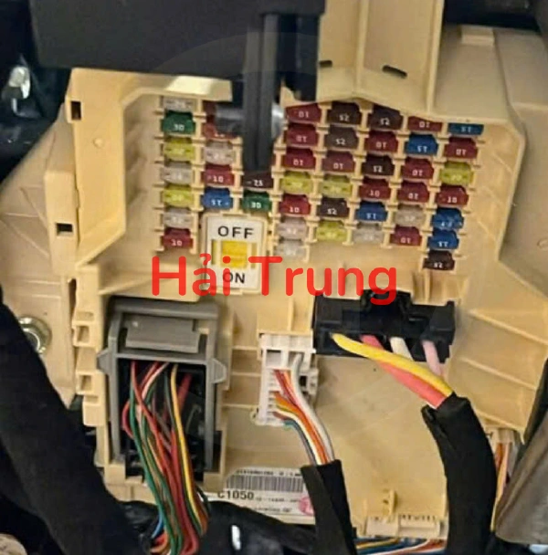 91950C1050 Hộp cầu trì trong xe Hyundai Sonata Tháo Xe