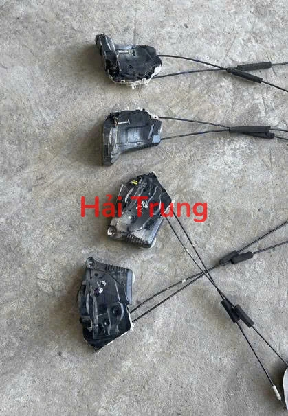 Khóa ngậm cửa Toyota Vios tháo xe