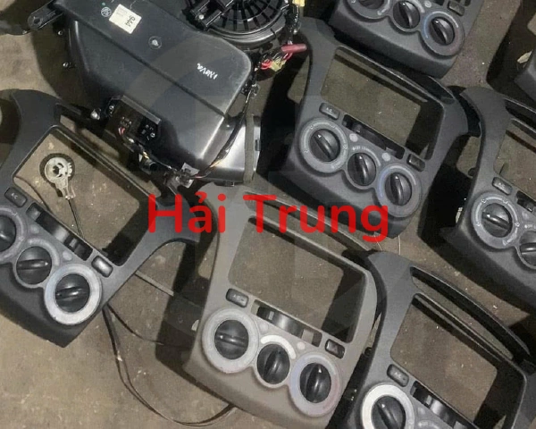 Mặt dưỡng màn hình táp lô Toyota Innova Tháo Xe