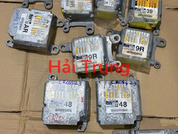 Hộp điều khiển túi khí Toyota Corolla Cross, Camry 2023 Tháo Xe