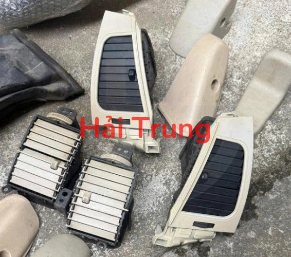 Cửa gió điều hòa màu kem vàng Toyota Innova Tháo Xe