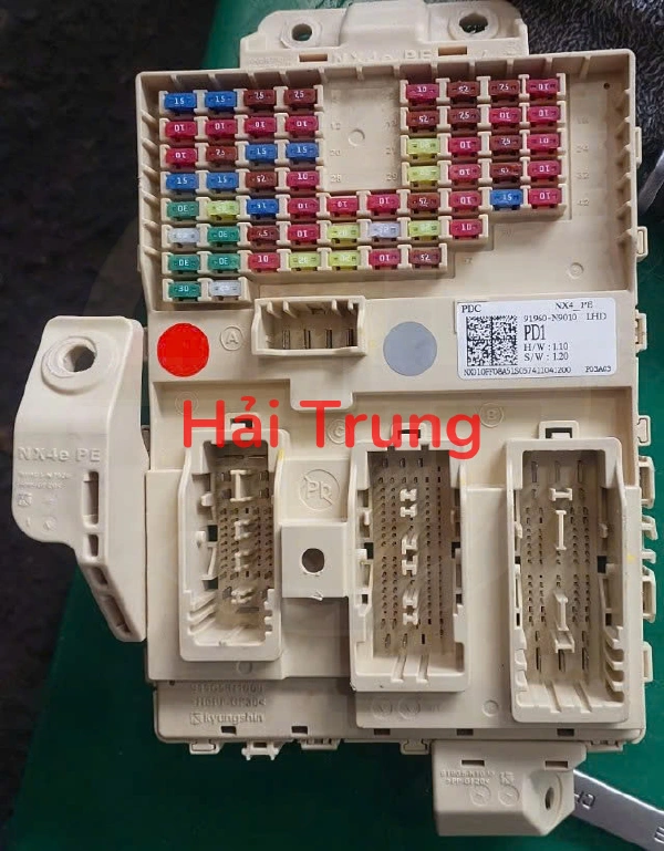 Hộp cầu trì trong xe Hyundai Tucson 2022-2024 Tháo Xe 91960N9010