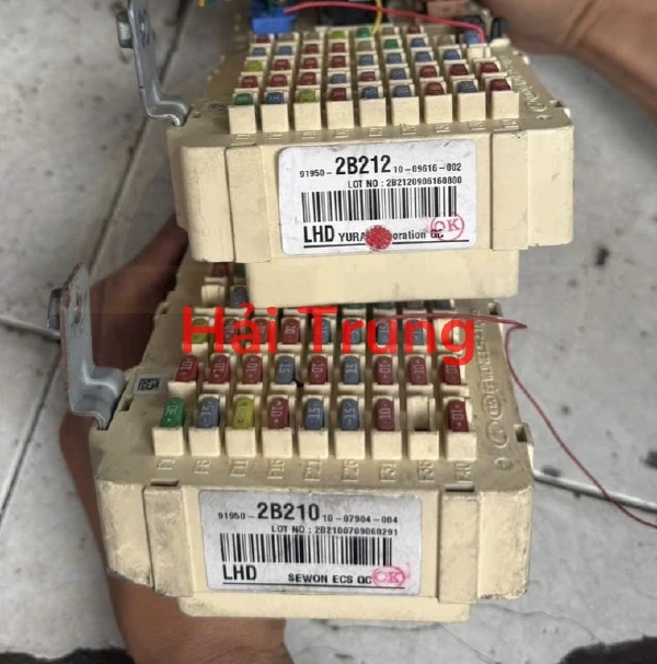 919502B212 Hộp cầu trì trong xe Hyundai Santafe 2006-2009 2.7 Tháo Xe